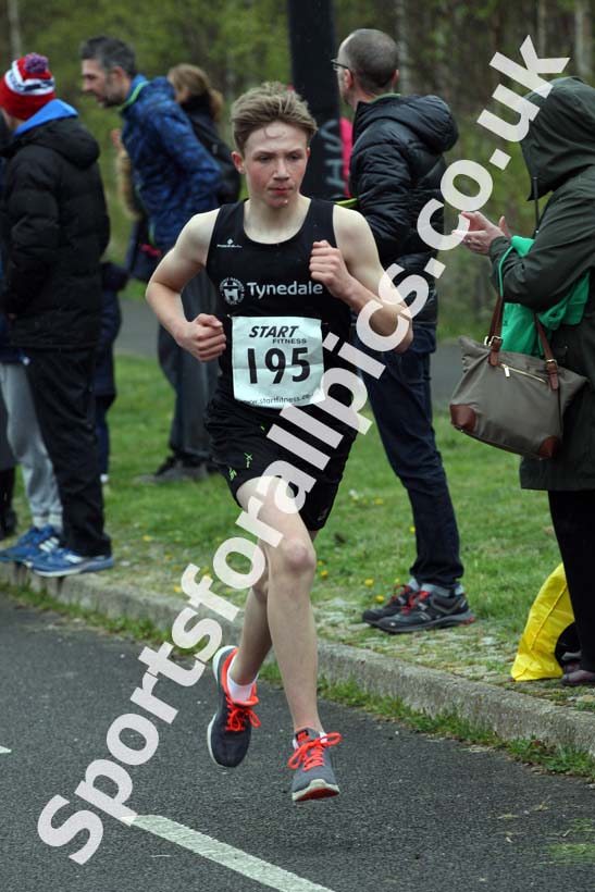 Boys and girls under-13s, Elswick Good Friday Road Races. Photo: David T. Hewitson/Sports for All Pics